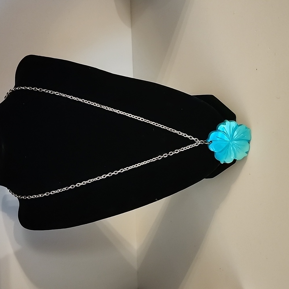 Hibiscus flower necklace
